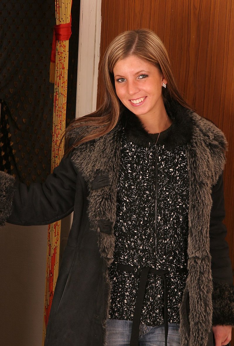 Нюта, 25
